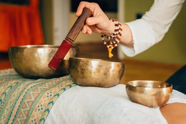 Chuông xoay Tây Tạng (chiếc chuông biết hát) là gì? Những điều nên biết về chuông xoay Tây Tạng 1 chuong xoay tay tang 1 Sử dụng Chuông xoay Tây Tạng cho các quá trình trị liệu